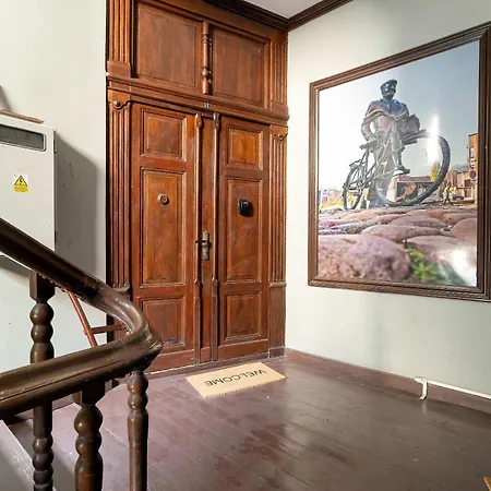 Bright Close To The Old Market Square In By Renters * 포즈난