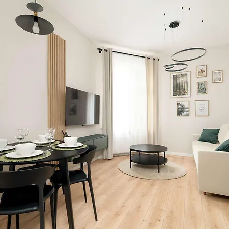 Bright Close To The Old Market Square In By Renters 아파트