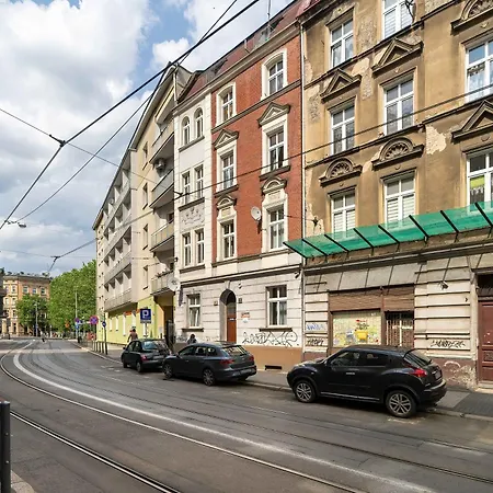 Bright Close To The Old Market Square In By Renters 아파트 *