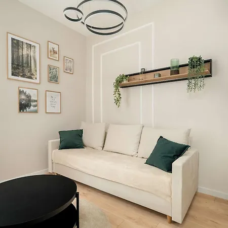 Bright Close To The Old Market Square In By Renters * Познань