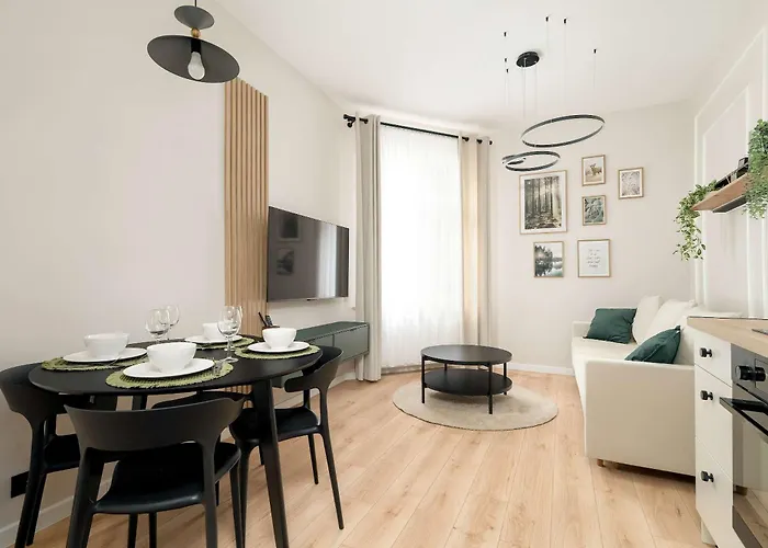 Bright Close To The Old Market Square In By Renters Apartament