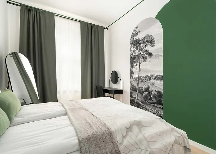 Bright Close To The Old Market Square In By Renters *