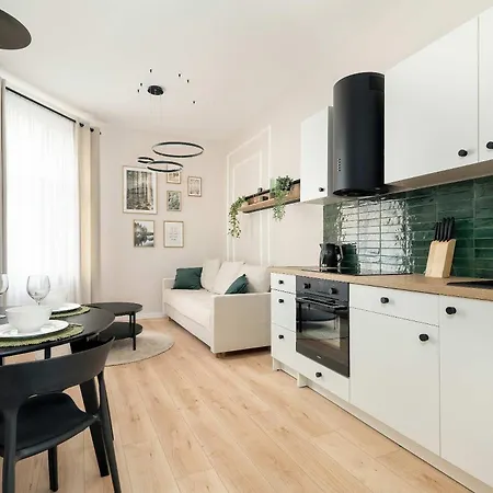 Bright Close To The Old Market Square In By Renters * Poznan