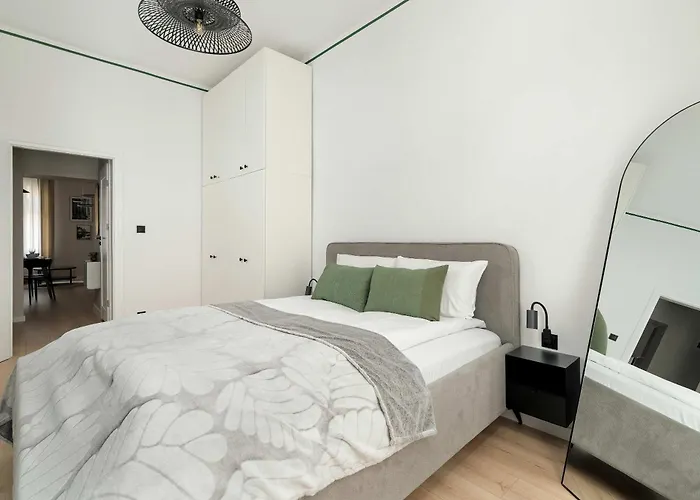 Bright Close To The Old Market Square In By Renters