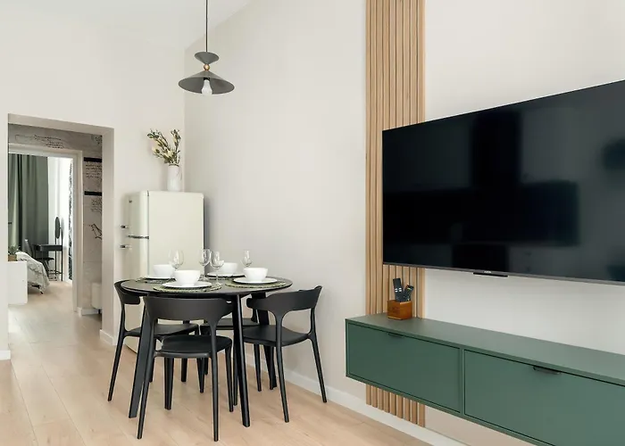 Bright Close To The Old Market Square In By Renters